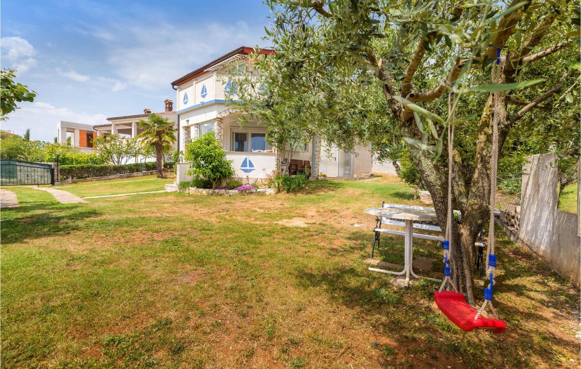 Beautiful Apartment In Barbariga With Kitchen Exterior photo